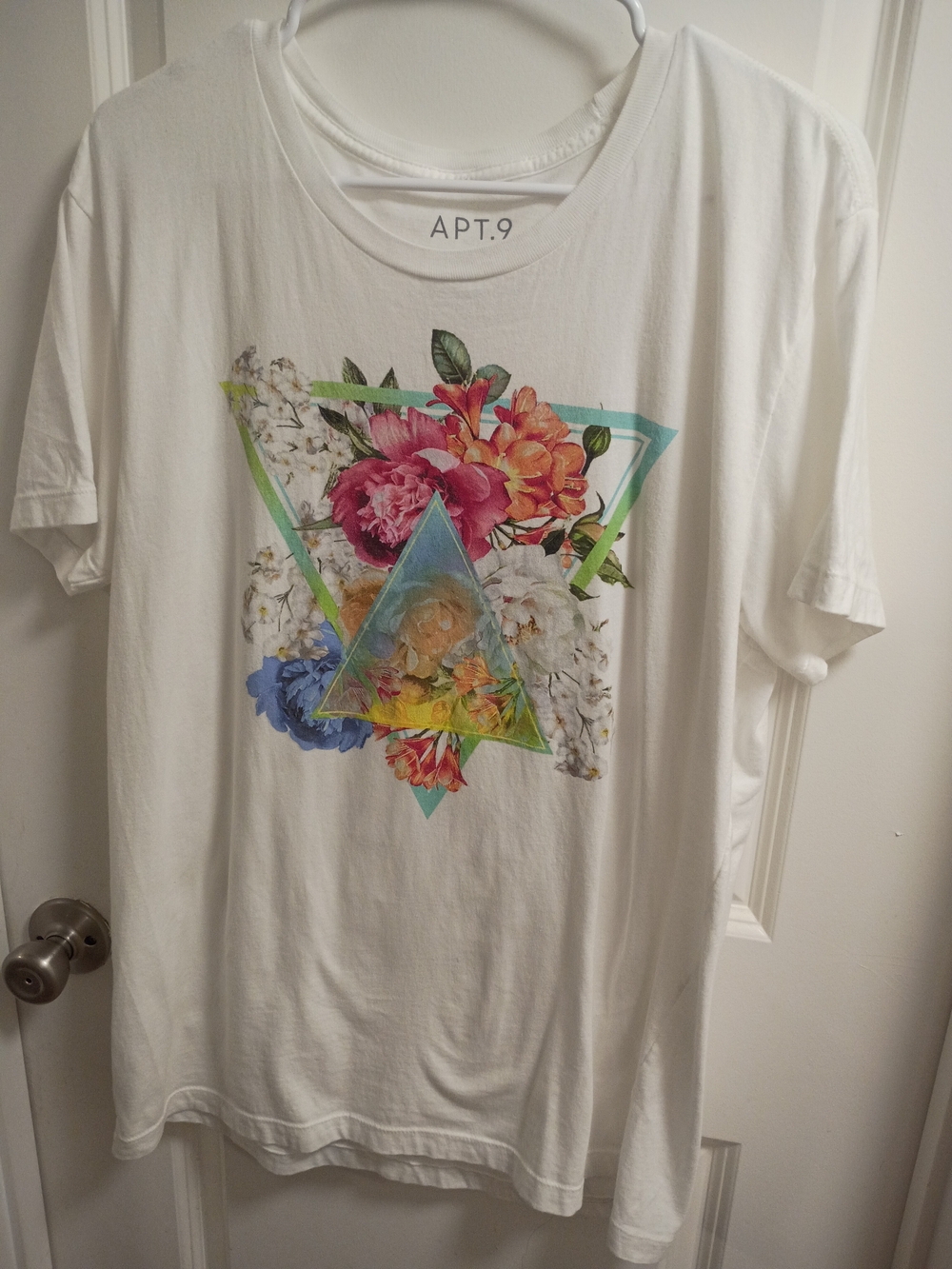 Apt. 9 White Short Sleeve Tee with Multicolor Floral Triangle Print